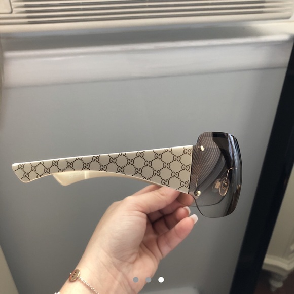 Gucci AUTHENTIC Shield G’s Logo Sunglasses - Picture 3 of 3